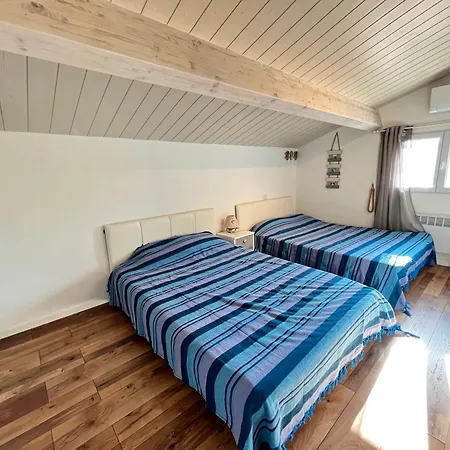 Belle Entierement Climatisee 4 10 Couchages, Fibre Wifi, 2 Terrasses Parking Privatif Dans Securisee Piscine Commune 800 M De La Lrcs69 Villa
