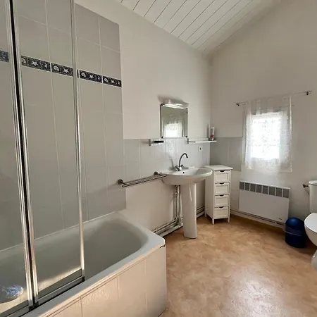 Villa Belle Entierement Climatisee 4 10 Couchages, Fibre Wifi, 2 Terrasses Parking Privatif Dans Securisee Piscine Commune 800 M De La Lrcs69 *