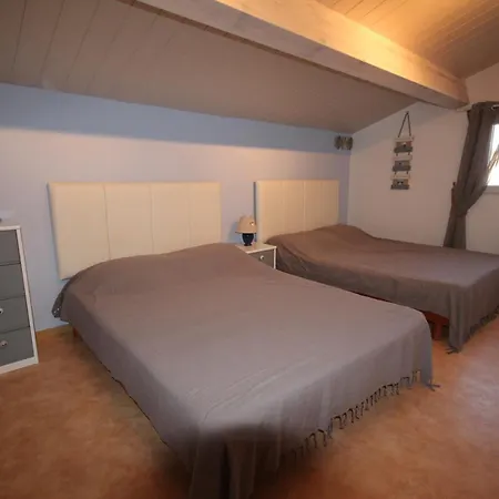 Villa Belle: Secure Seaside Retreat With Pool And Terraces